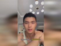 男网红被女记者采访吃瓜,一场意外的美食采访